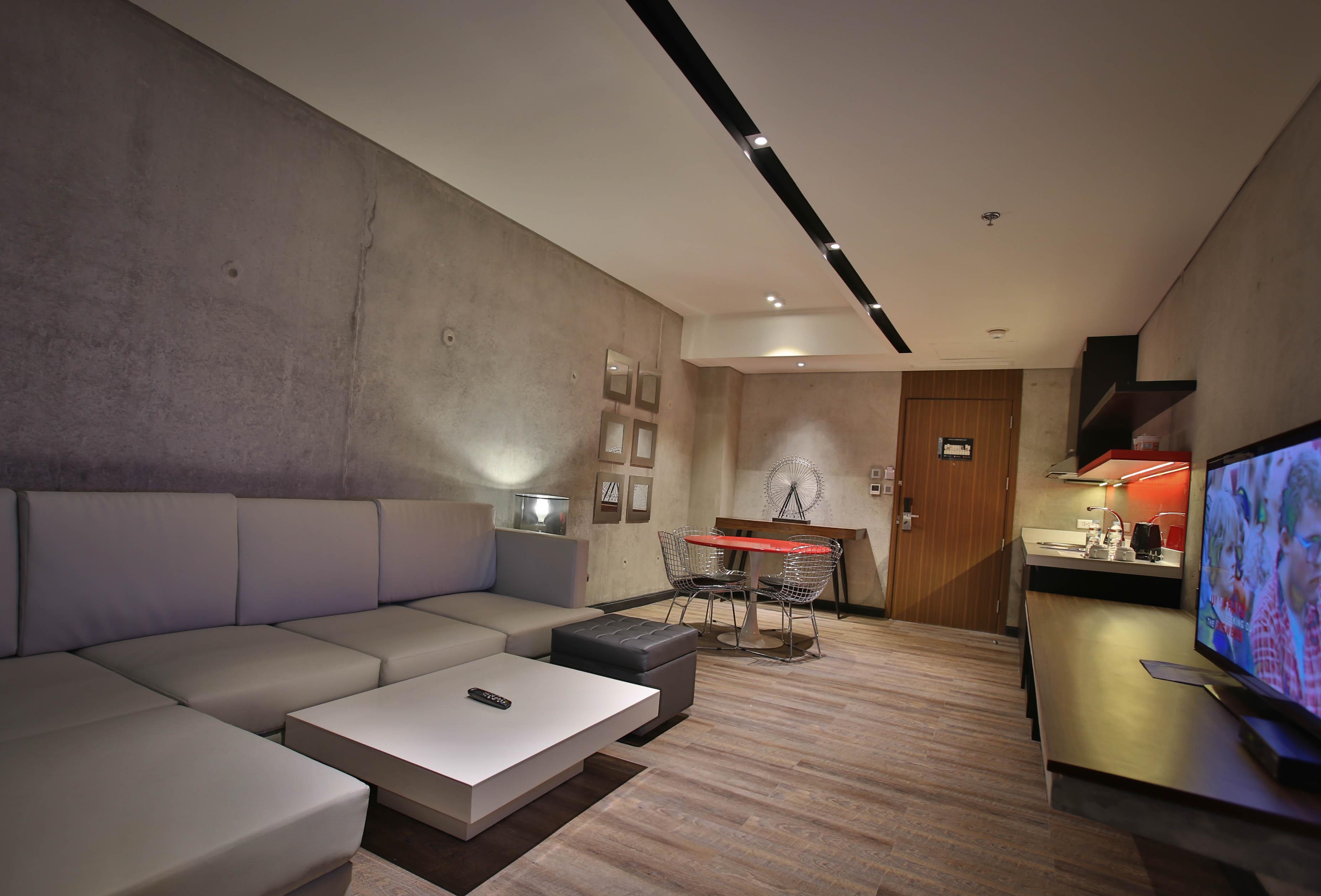 The B Quezon 4*